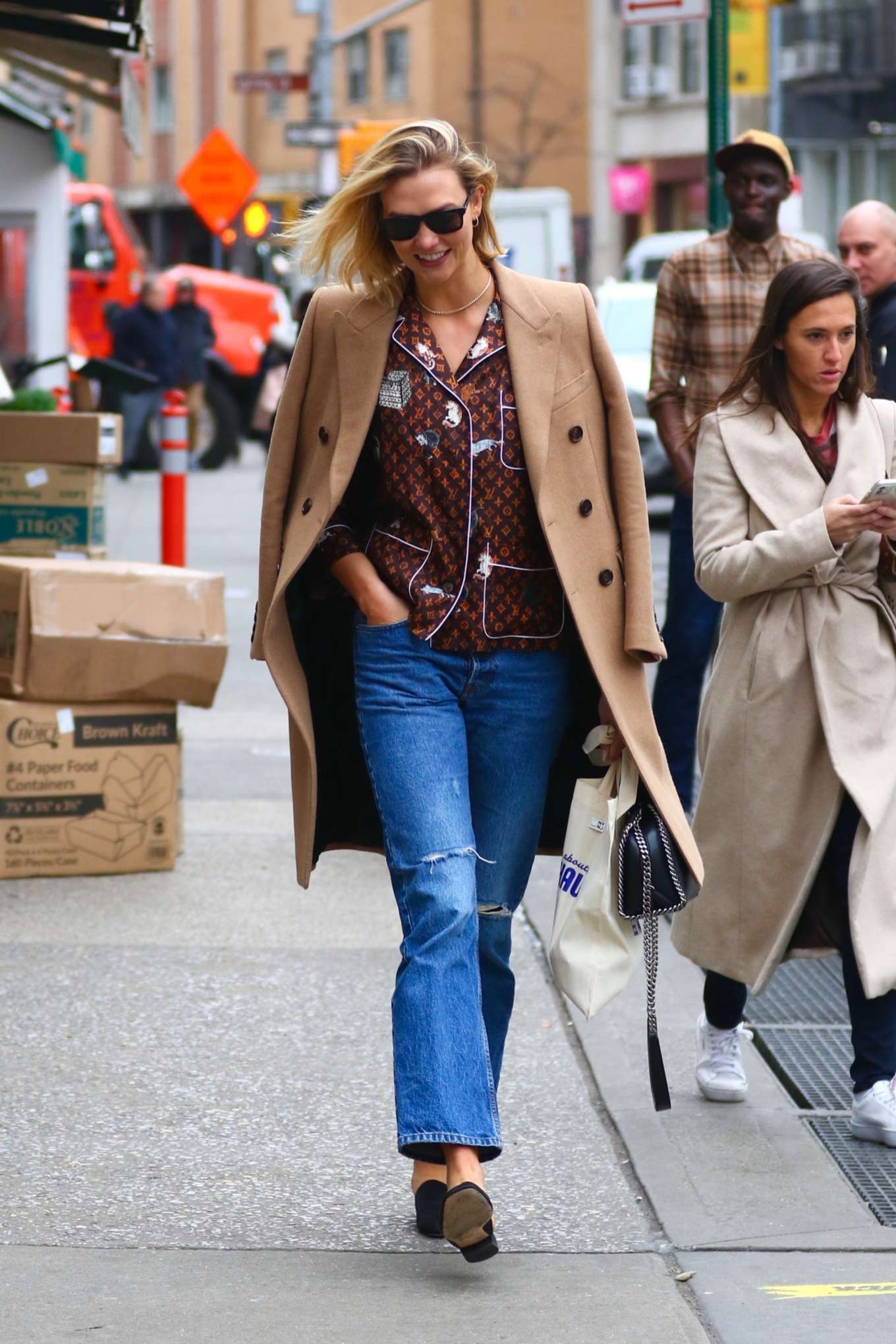 Karlie Kloss 2020 : Karlie Kloss in Ripped Jeans – Out in New York City-04
