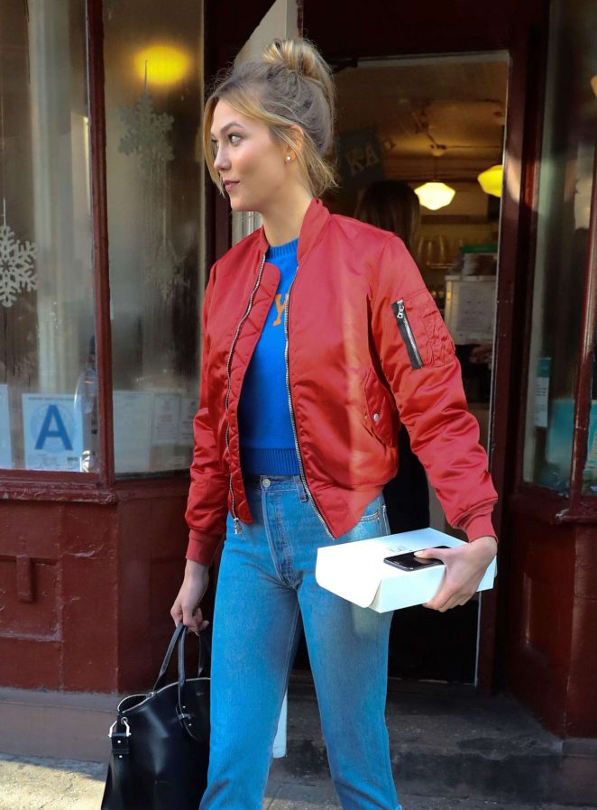 Karlie Kloss - Leaving Magnolia Bakery in New York City