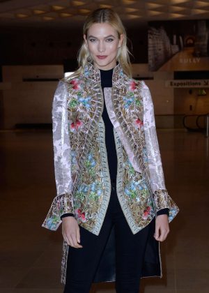 Karlie Kloss - Louis Vuitton Fashion Show 2018 in Paris adds