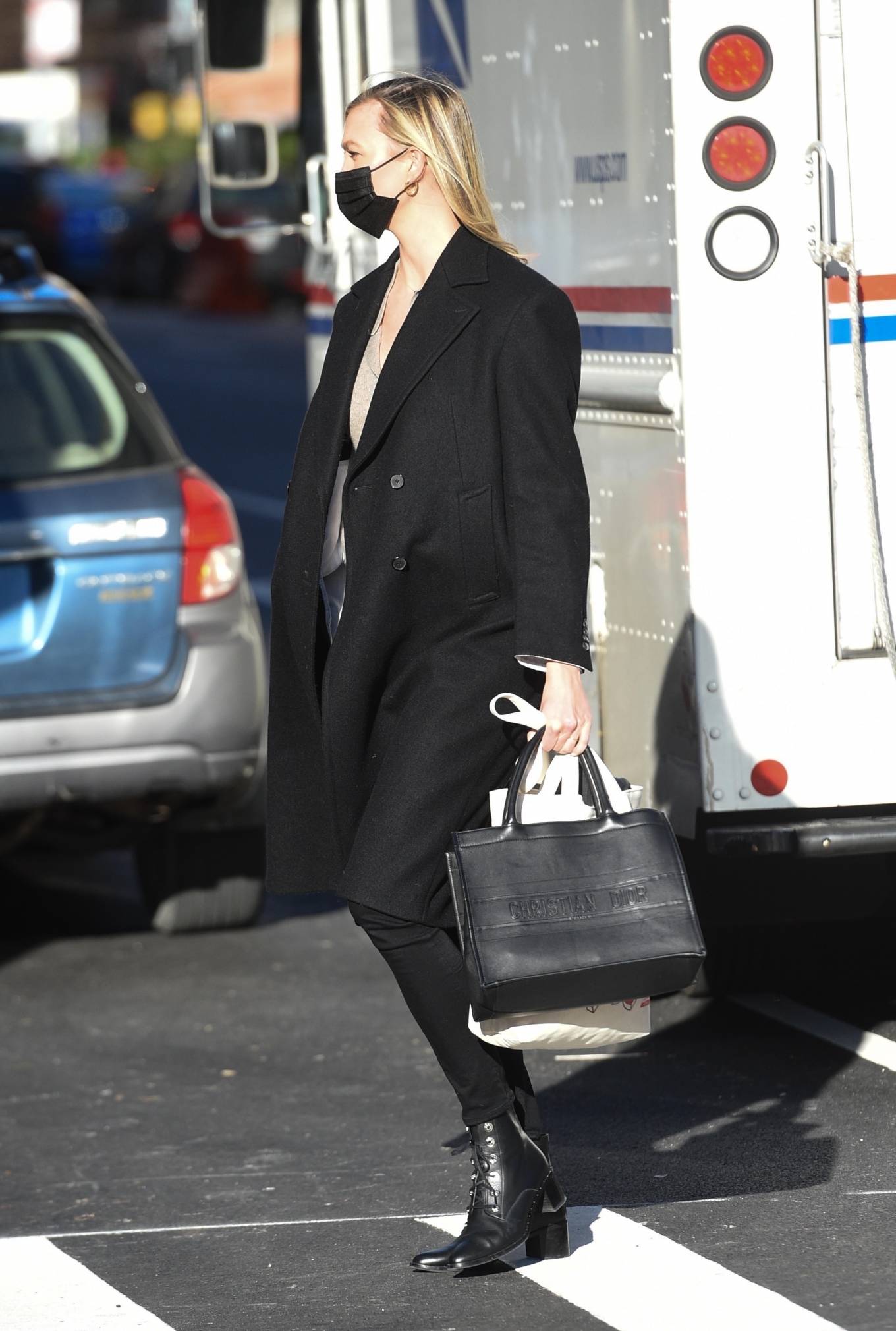 Karlie Kloss – Out and about in SoHo