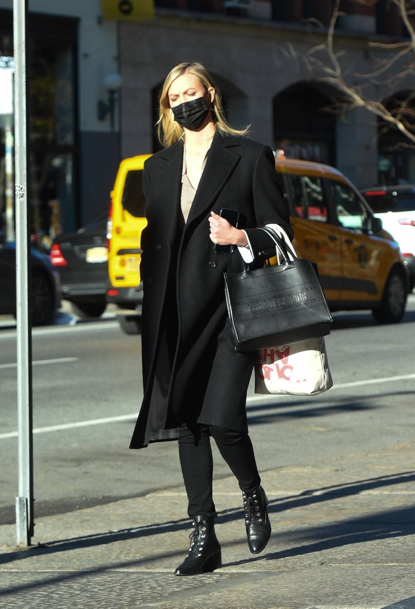 Karlie Kloss – Out and about in SoHo