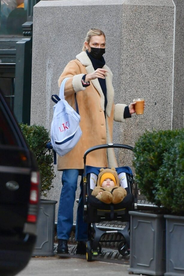 Karlie Kloss - Outing with her baby boy Levi in SoHo - New York
