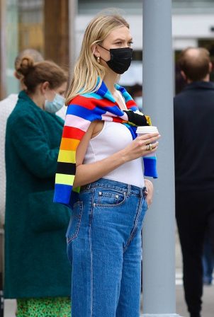 Karlie Kloss - Shows her post-baby figure in New York
