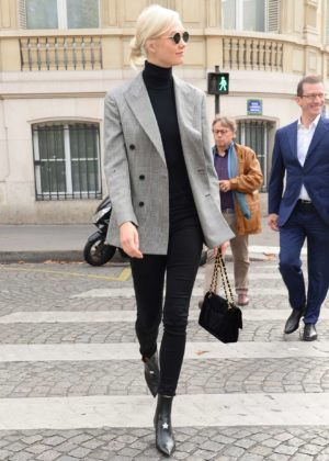 Karlie Kloss - Spotted out and about in Paris