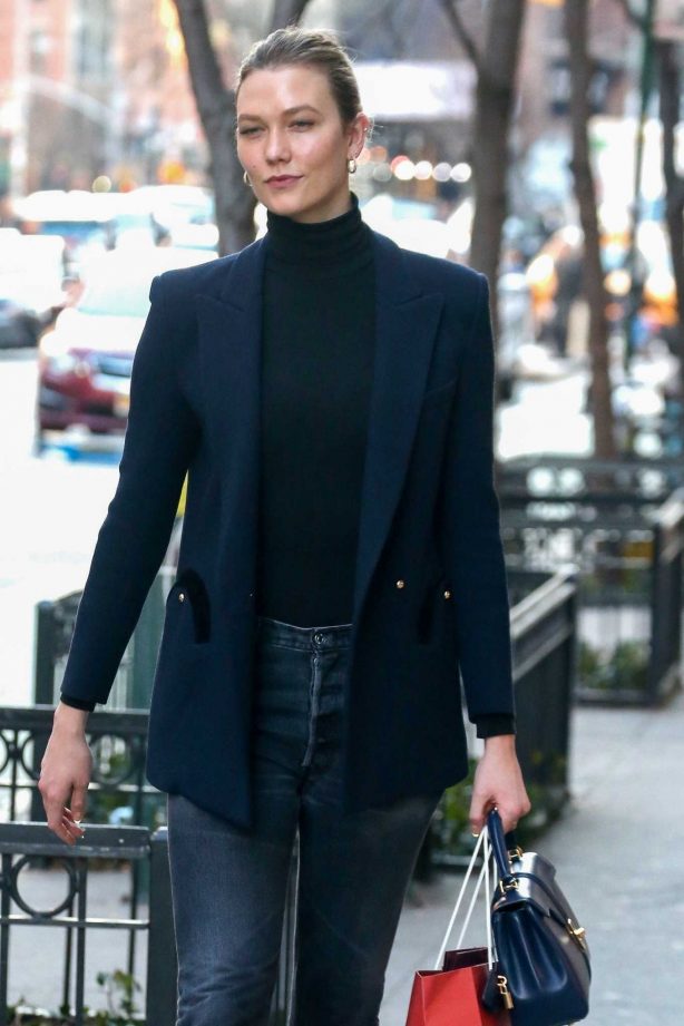 Karlie Kloss - Steps out in a stylish ensemble in New York City