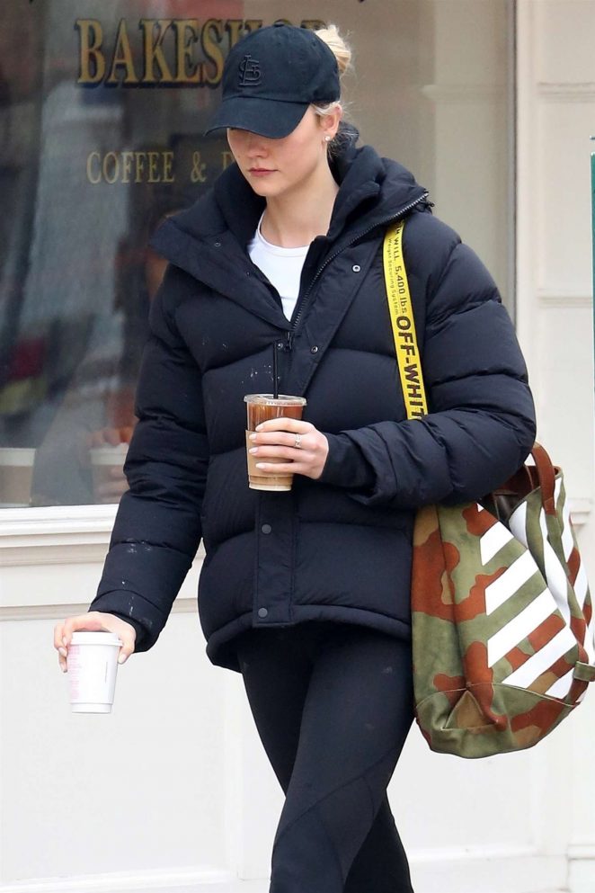 Karlie Kloss - Stops at Little Cupcake Bakeshop in NYC