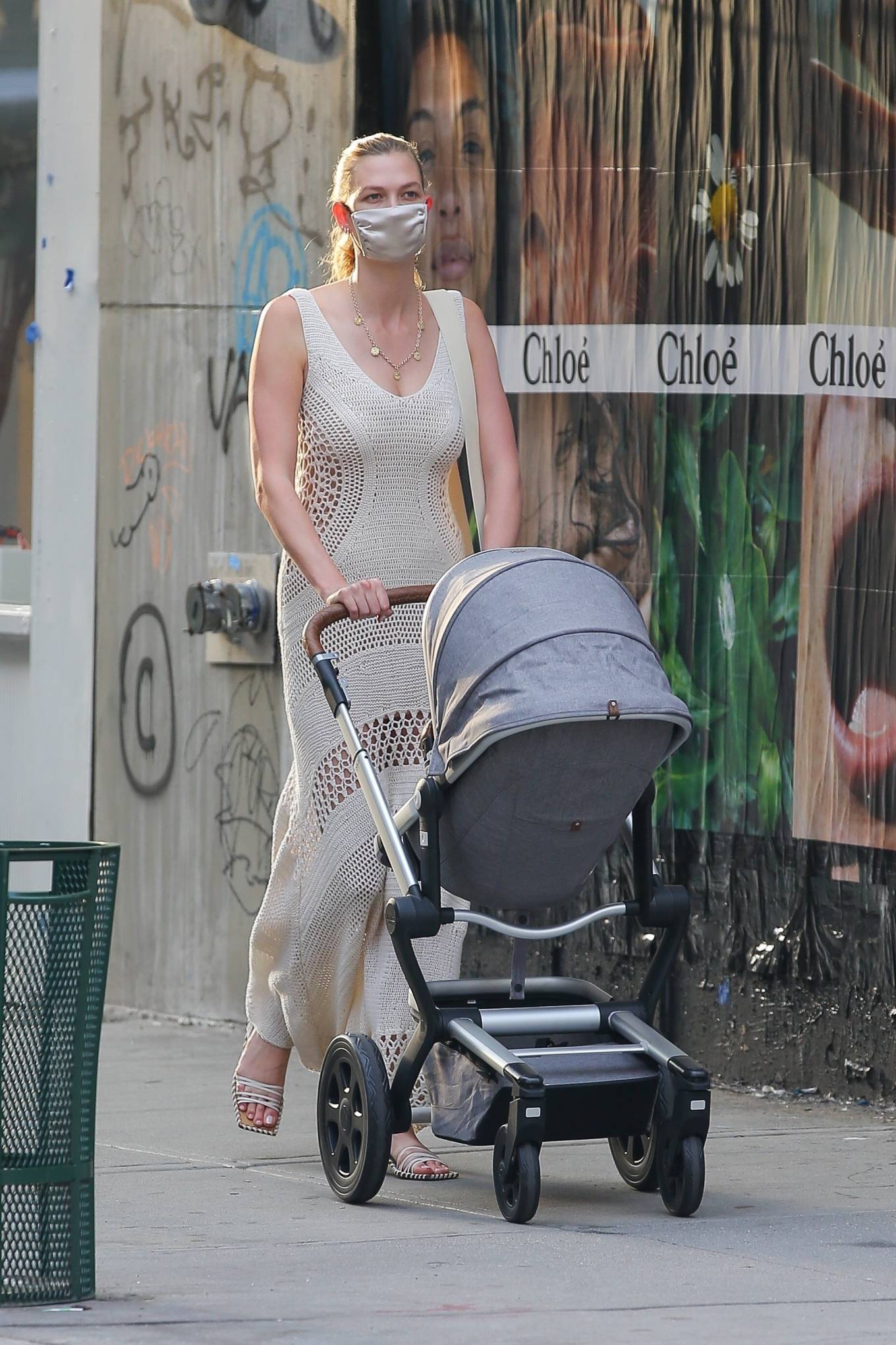 Karlie Kloss 2021 : Karlie Kloss – stroll with her baby Levi in New York-01