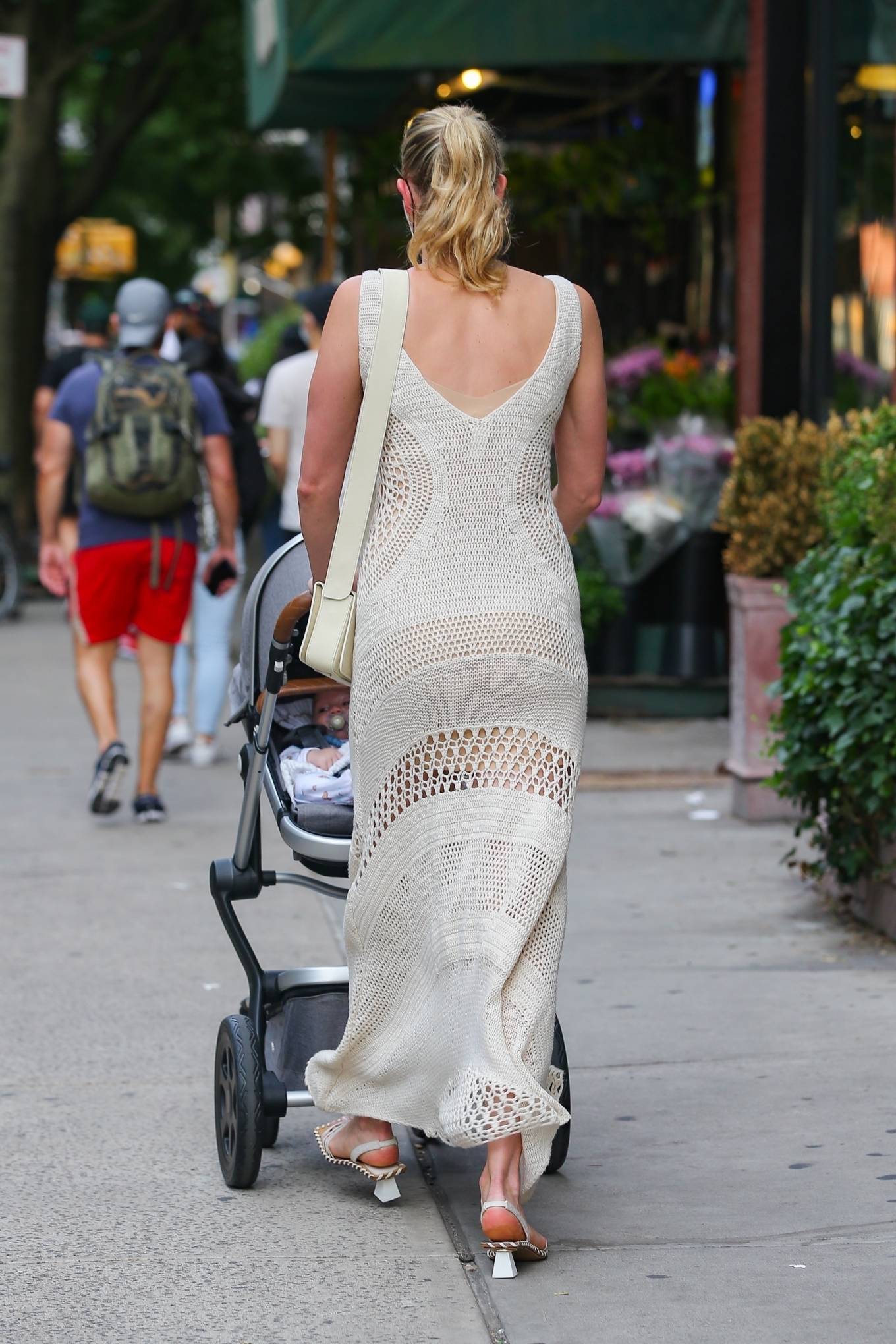 Karlie Kloss 2021 : Karlie Kloss – stroll with her baby Levi in New York-04