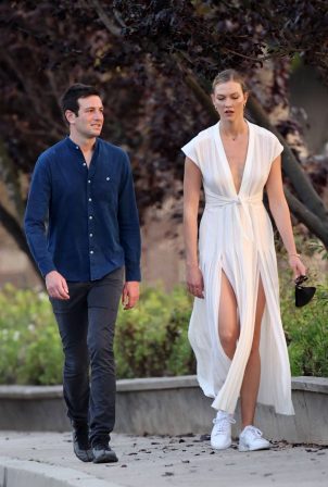 Karlie Kloss with Joshua Kushner - Out for a walk in LA