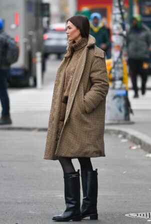 Karlie Kloss - With new dark hairstyle in New York