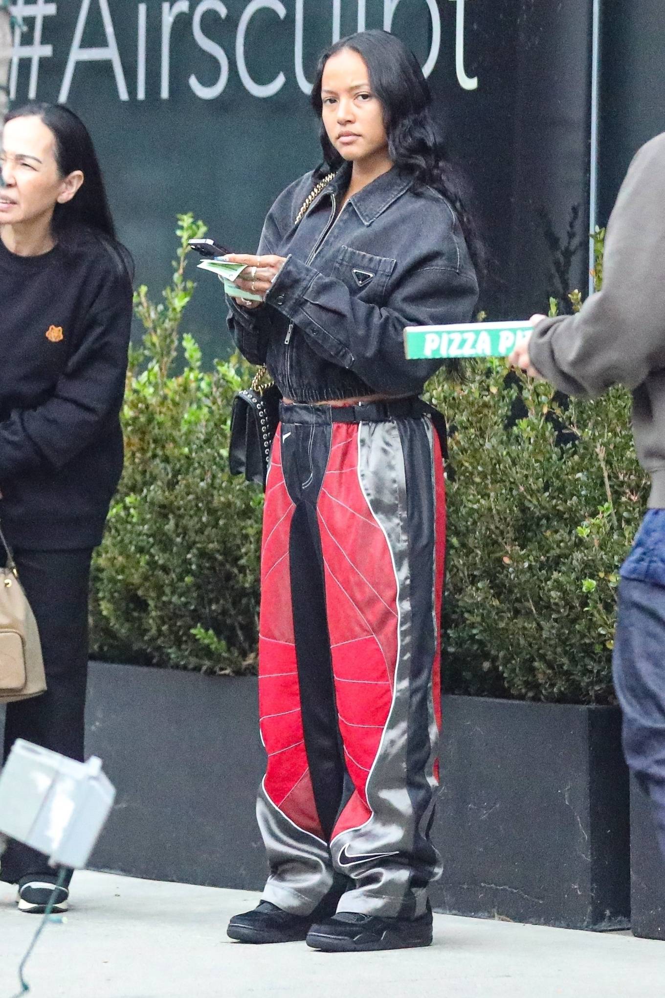 Karrueche Tran 2023 : Karrueche Tran – In a baggy Nike track pants with her family at Jon and Vinnys Pizza in LA-01