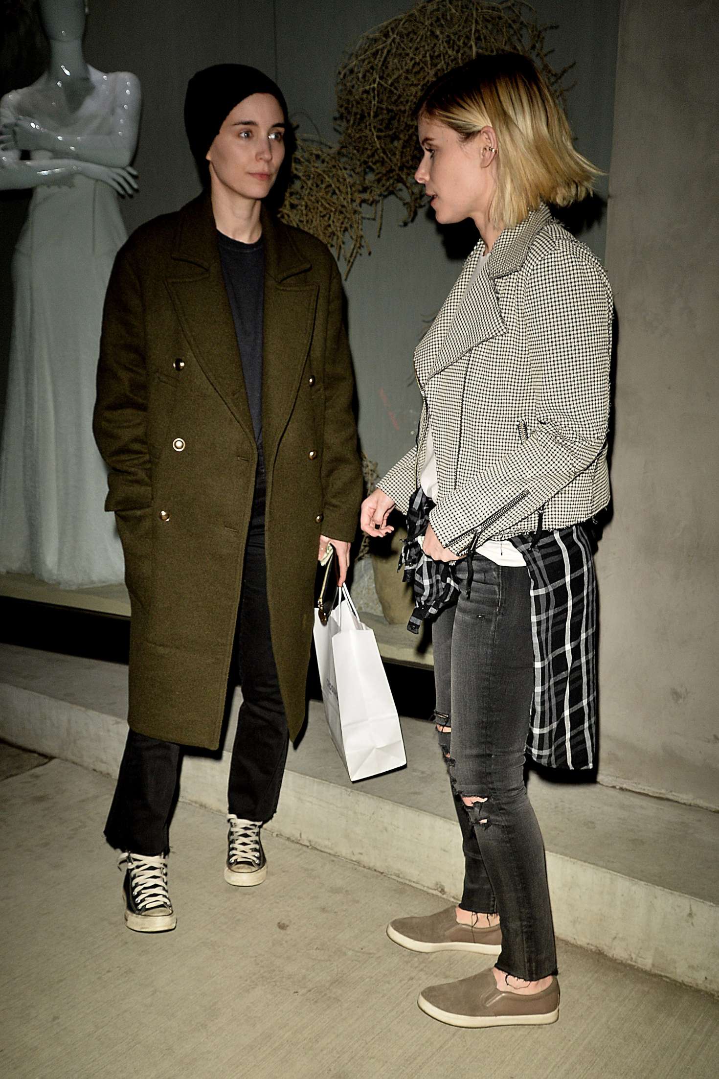 Kate And Rooney Mara Out For A Dinner In West Hollywood Gotceleb