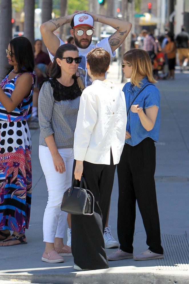 Kate and Rooney Mara with their mother in Beverly Hills