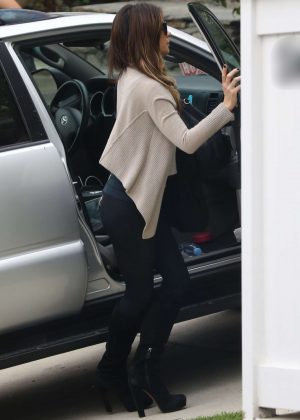Kate Beckinsale - Arriving at her home in LA