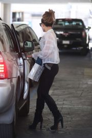 Kate Beckinsale - Leaves the doctor's office in Beverly Hills