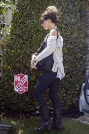 Kate Beckinsale - Returns home from a gym session in Pacific Palisades
