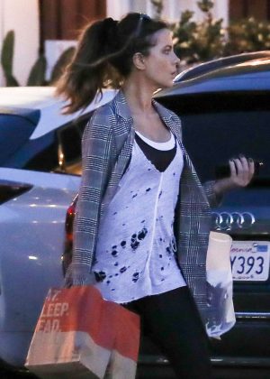 Kate Beckinsale - Shopping at the Brentwood Country Mart