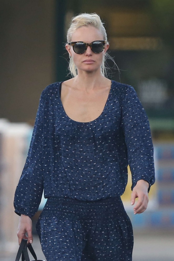 Kate Bosworth Shopping in Hawaii