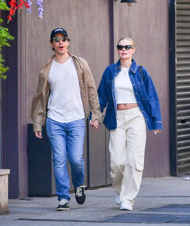 Kate Bosworth - Spotted during a stroll in New York