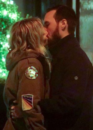 Kate Hudson and Boyfriend Danny Fujikawa Kissing in New York