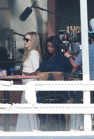 Kate Hudson and Octavia Spencer - Filming at a local eatery in Marina Del Rey
