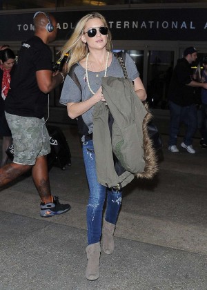 Kate Hudson in Jeans Arrive at LAX Airport in LA