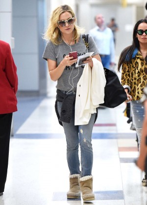 Kate Hudson - Arrives at JFK airport in NYC