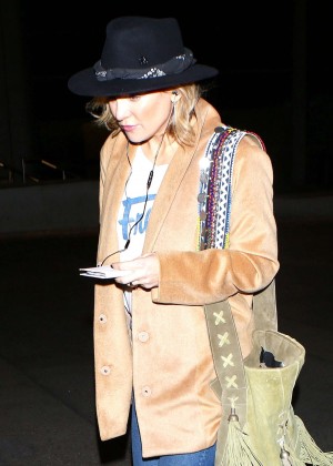 Kate Hudson - Arrives at LAX Airport in Los Angeles