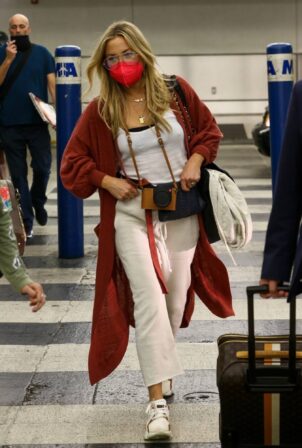 Kate Hudson - Arrives at Miami International Airport