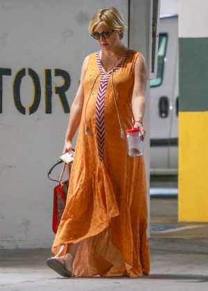 Kate Hudson in Maxi Dress - Shopping in Santa Monica