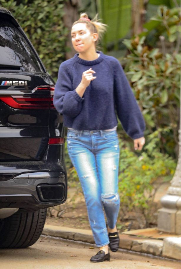 Kate Hudson - Leaves a friends house in Brentwood