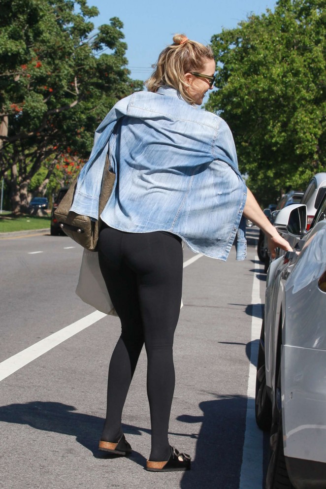 Kate Hudson in Tights Leaves yoga session in Brentwood