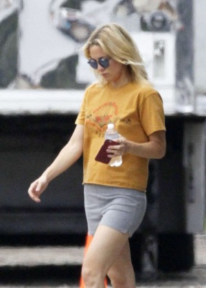 Kate Hudson in Shorts on 'Deepwater Horizon' set in New Orleans