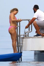 Kate Hudson - On summer holiday in Italy