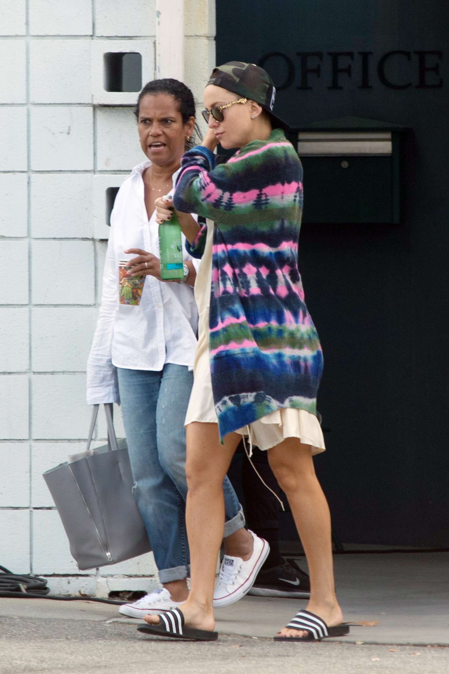 Kate Hudson on the set of Sister in Los Angeles -13 | GotCeleb