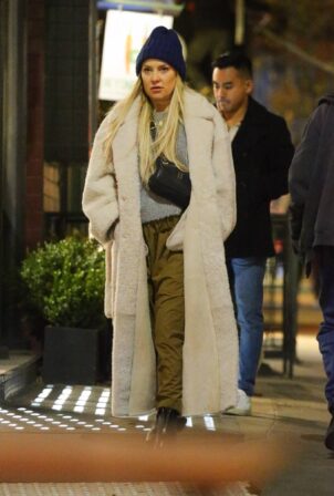 Kate Hudson - Seen in a cozy coat in New York