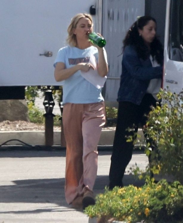 Kate Hudson - Seen in silk pajamas for Mindy Kaling's basketball project in Los Angeles
