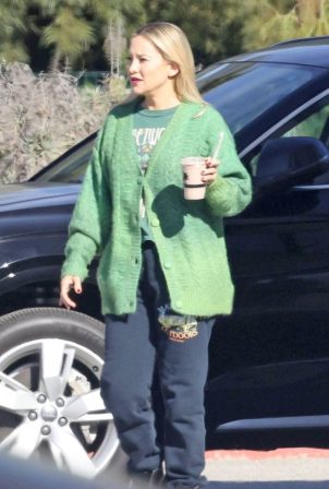 Kate Hudson - Seen on the set of 'Shell' in Los Angeles