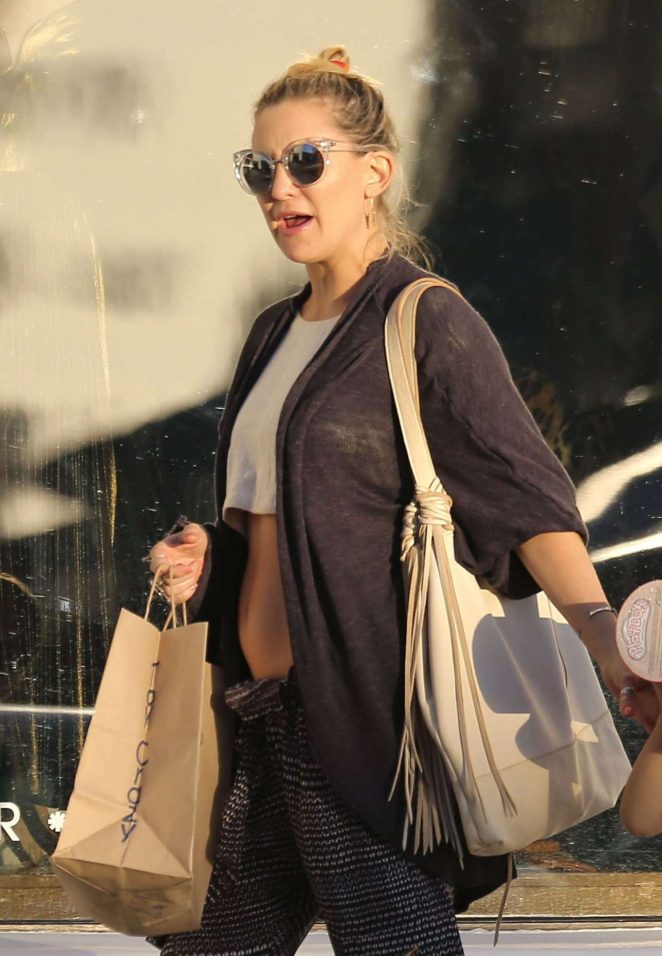 Kate Hudson - Shopping in Malibu