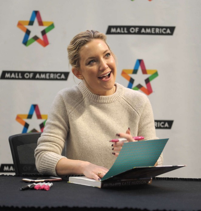Kate Hudson signs copies of her book in Bloomington