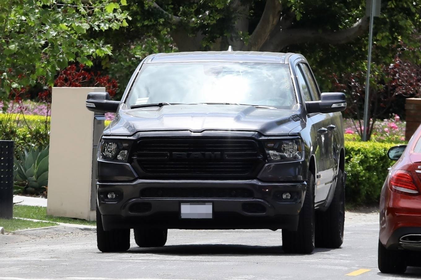 Kate Hudson â€“ Spotted In New New Dodge Ram Warlock