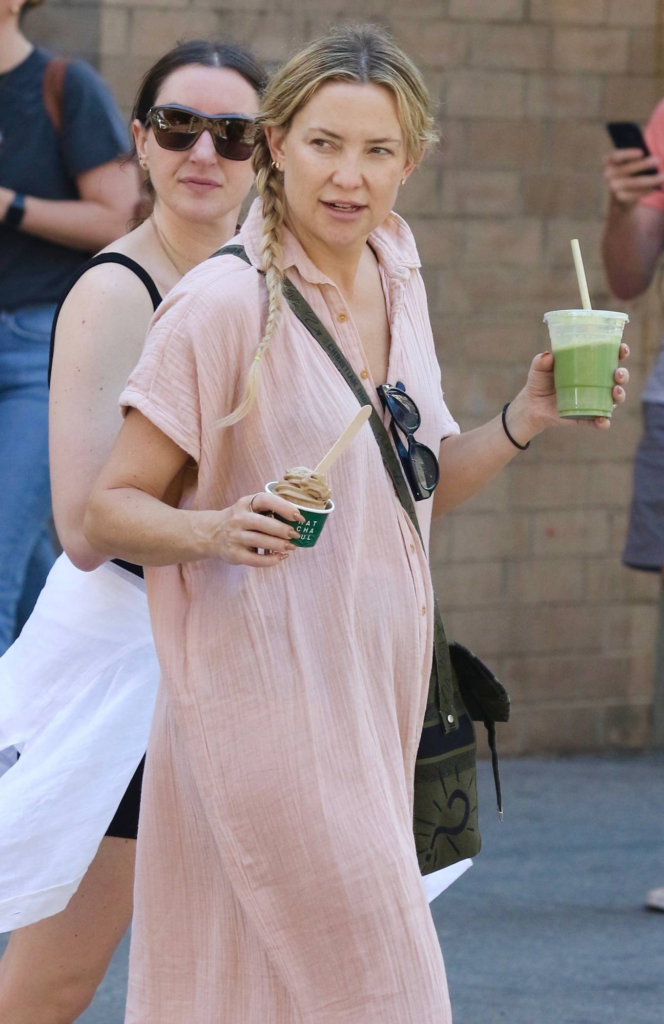 Kate Hudson 2022 : Kate Hudson – Steps out for a walk around Manhattan’s Soho-02