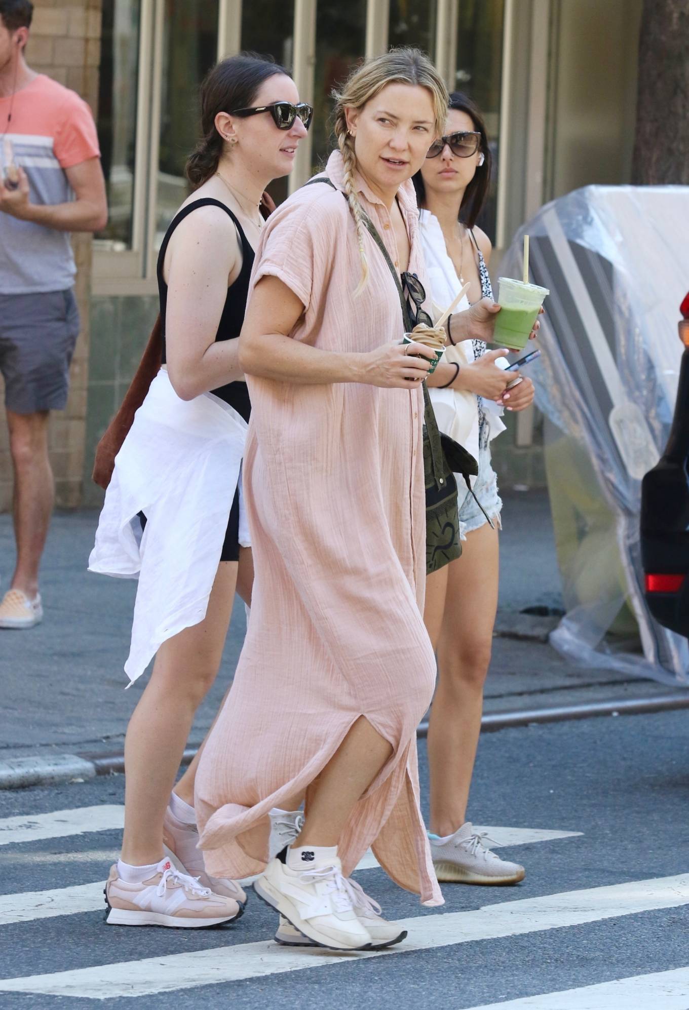 Kate Hudson 2022 : Kate Hudson – Steps out for a walk around Manhattan’s Soho-03
