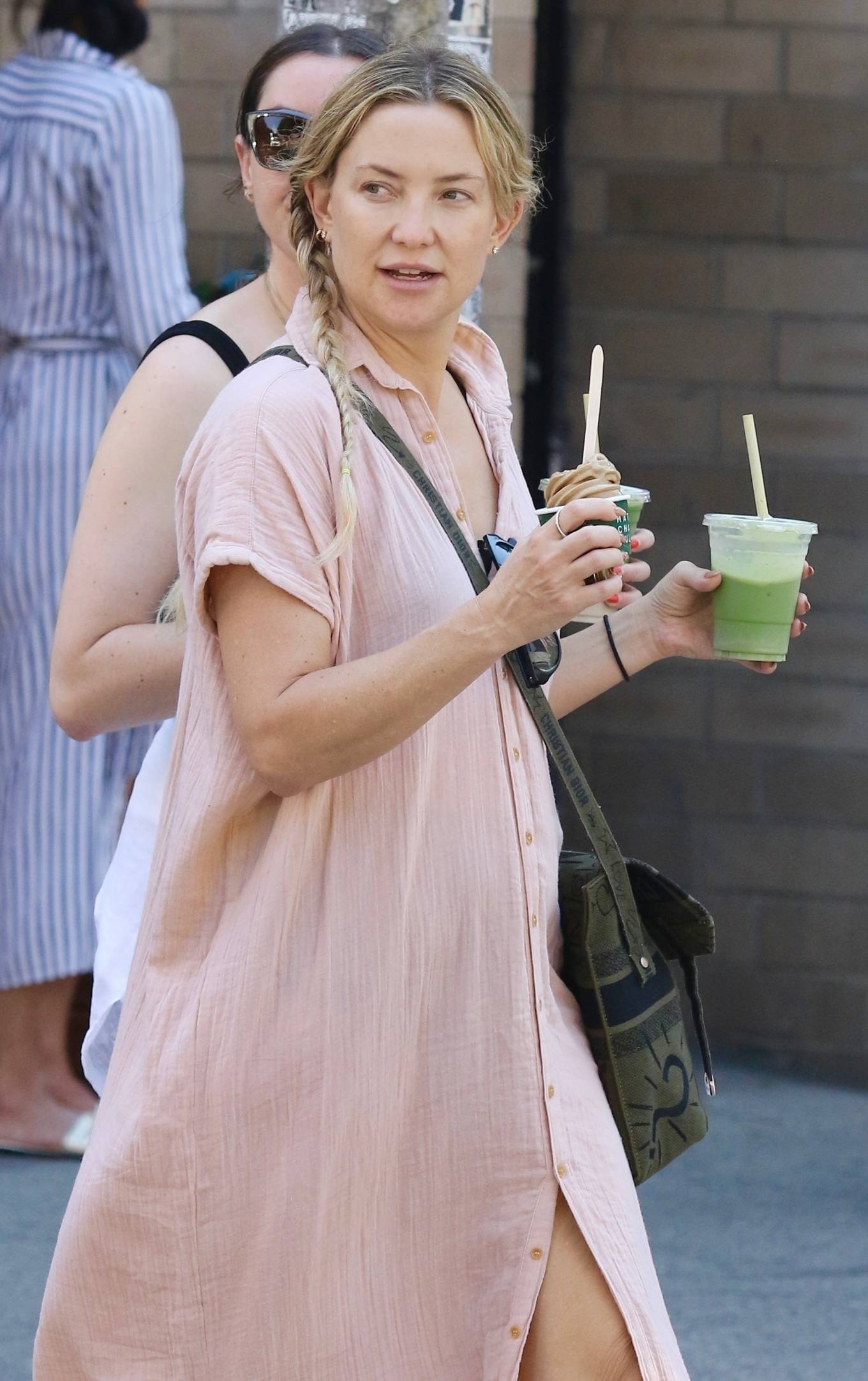 Kate Hudson 2022 : Kate Hudson – Steps out for a walk around Manhattan’s Soho-06