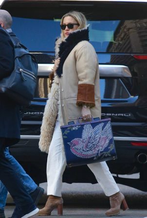 Kate Hudson - Taking a stroll in New York