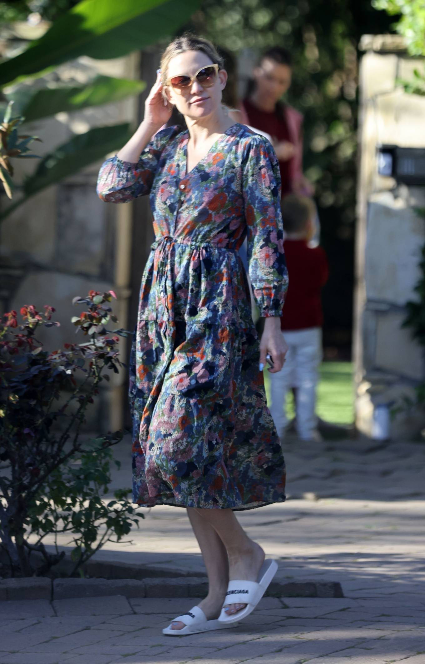 Kate Hudson 2022 : Kate Hudson – Wears a flower dress while out in Los Angeles-03