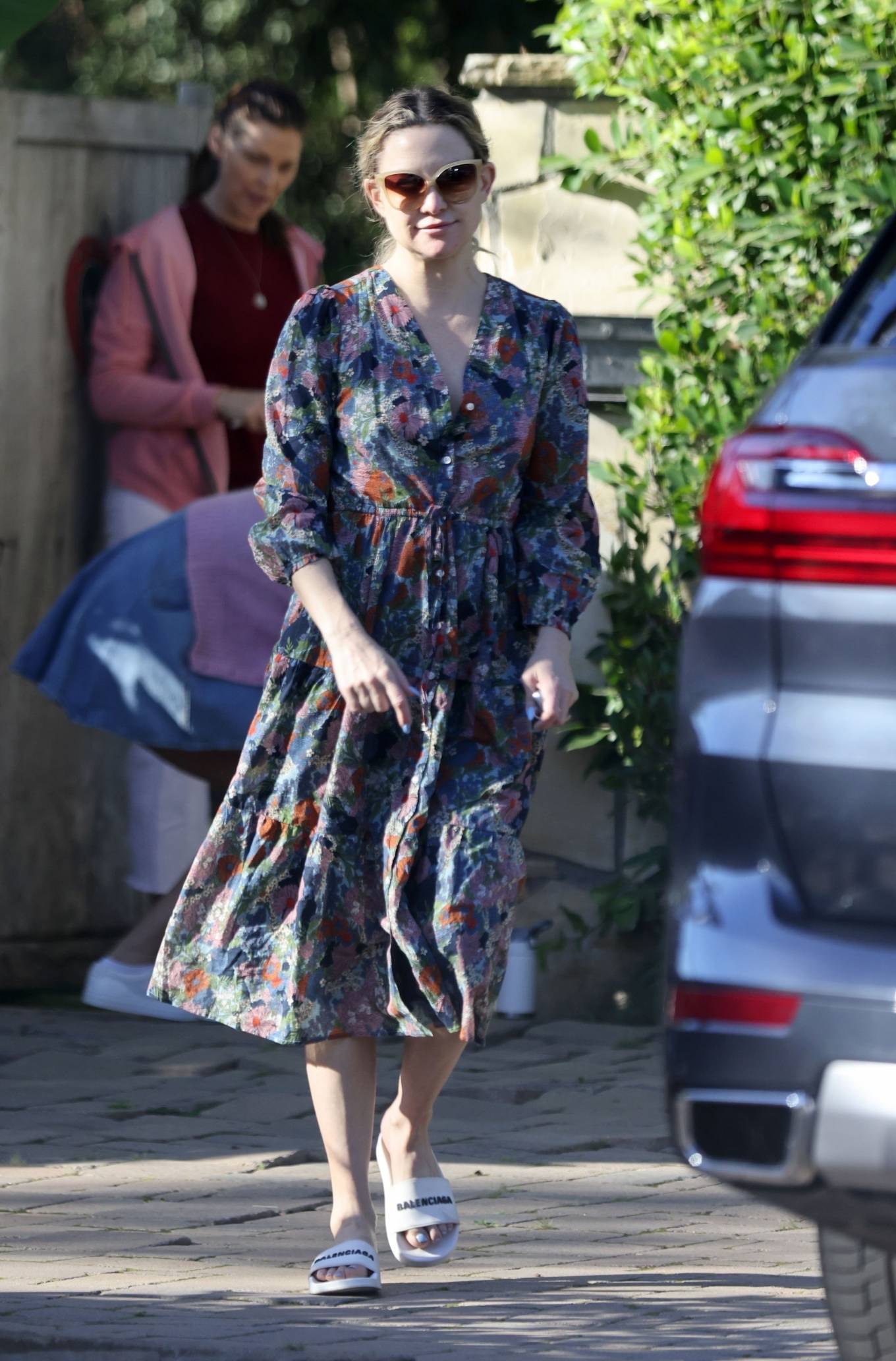 Kate Hudson 2022 : Kate Hudson – Wears a flower dress while out in Los Angeles-05