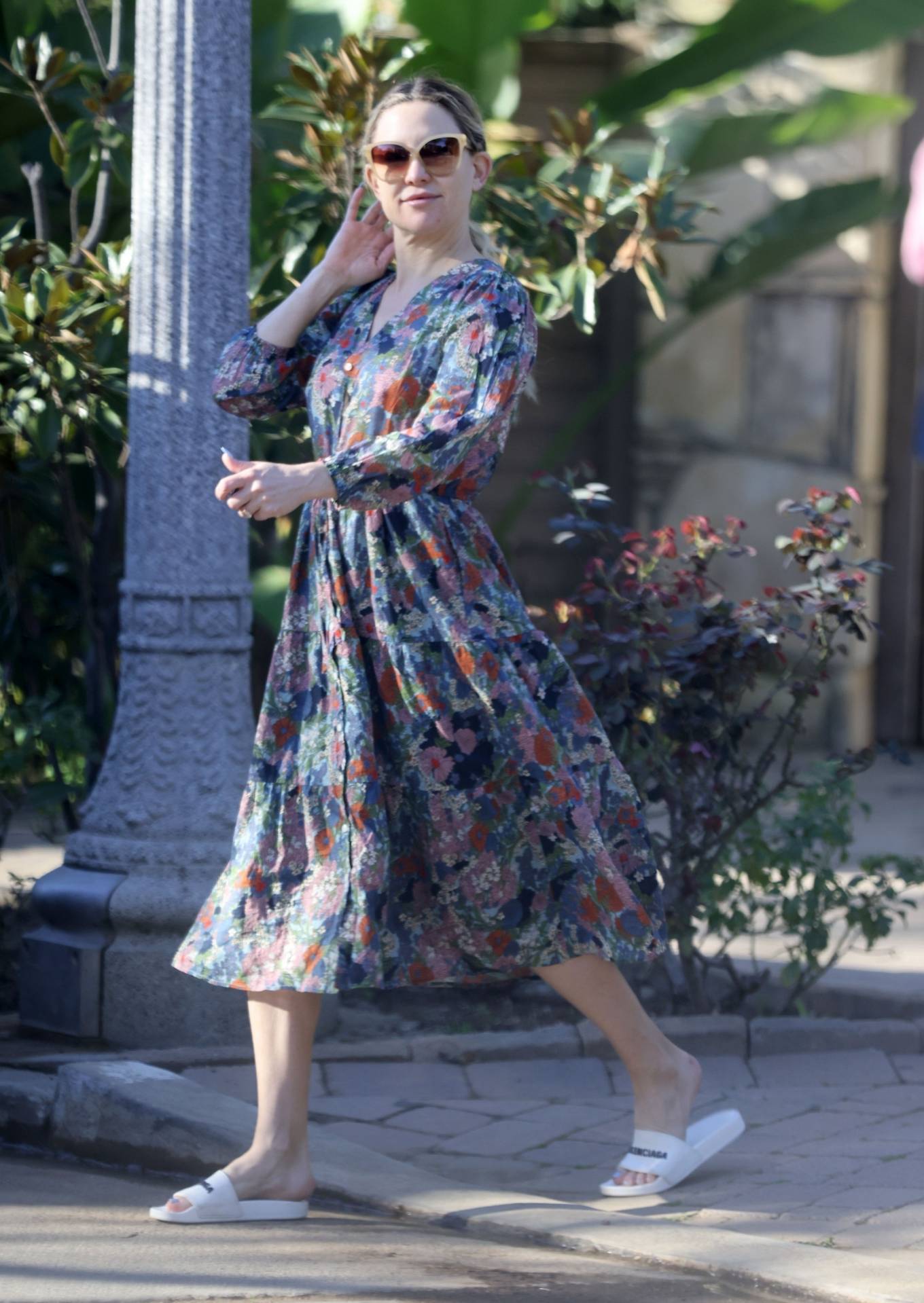 Kate Hudson 2022 : Kate Hudson – Wears a flower dress while out in Los Angeles-06