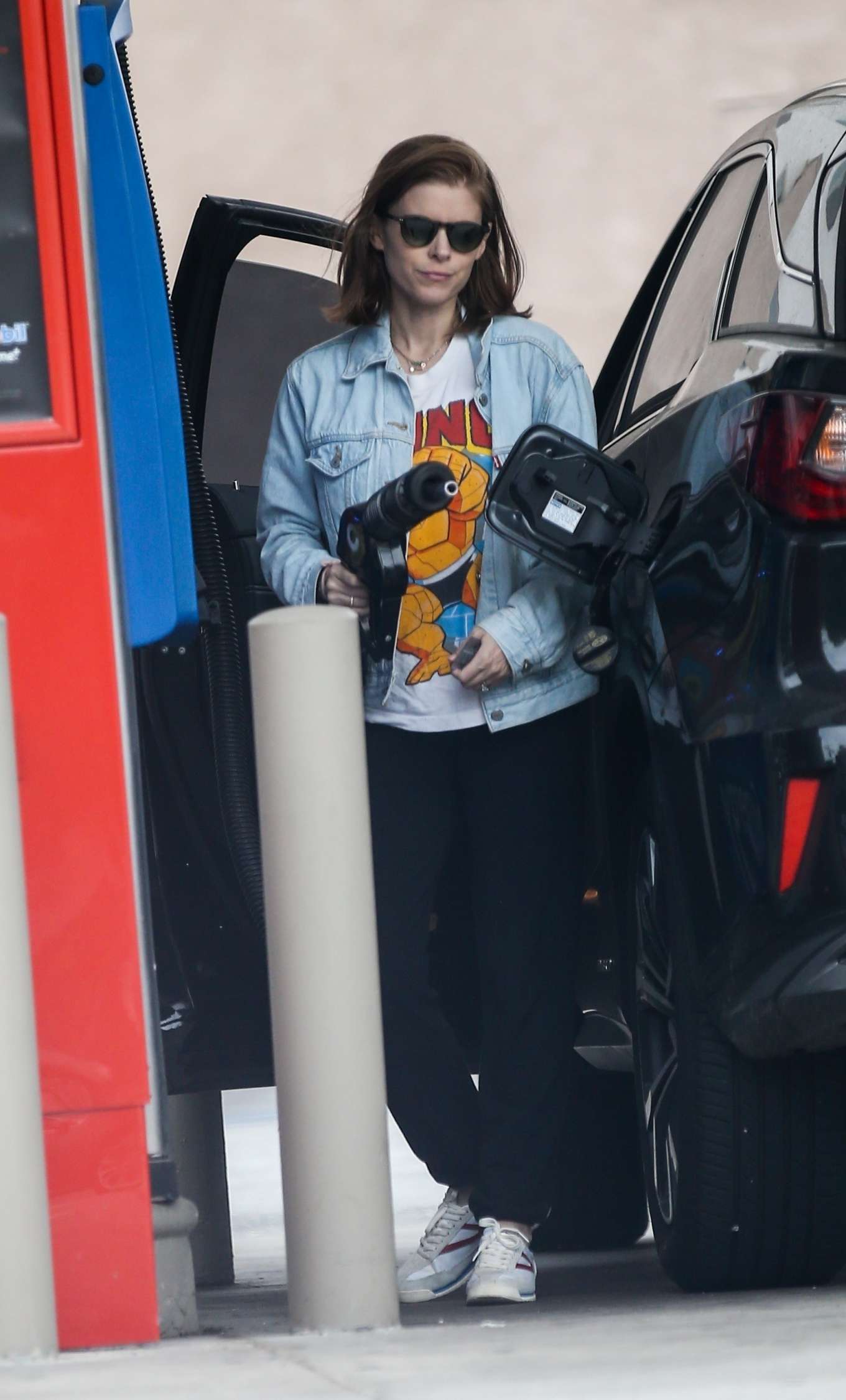 Kate Mara At A Gas Station In Beverly Hills
