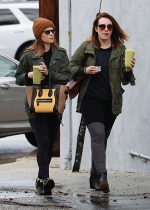 Kate Mara - Grabs some juice after her ballet class in LA